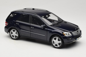 Mercedes ML W164 Tanzanite Blue Edição Concessionário Minichamps 1:18 B66962322 Metal - imagem 6 de 8