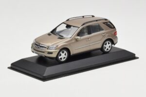 Mercedes ML W164 Cobre Metálico Minichamps 1:43 ML002 Metal - imagem 2 de 4