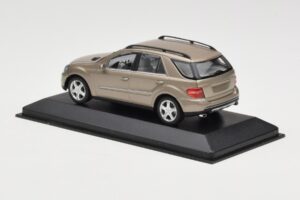 Mercedes ML W164 Cobre Metálico Minichamps 1:43 ML002 Metal - imagem 3 de 4