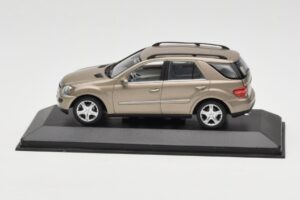 Mercedes ML W164 Cobre Metálico Minichamps 1:43 ML002 Metal