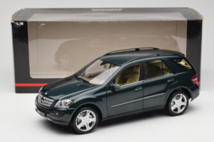 Mercedes ML W164 Green Metallic Minichamps 1:18 150034502 Metal - imagem 8 de 8