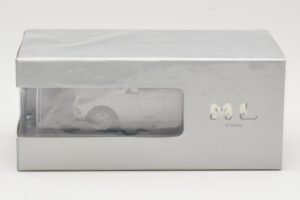 Mercedes ML W166 Calcit White Minichamps 1:43 B66960062 Metal - imagem 4 de 4