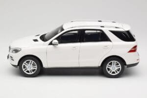 Mercedes ML W166 Branco Minichamps 1:18 100030101 Metal - imagem 4 de 8