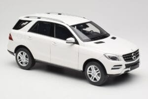 Mercedes ML W166 Branco Minichamps 1:18 100030101 Metal - imagem 6 de 8