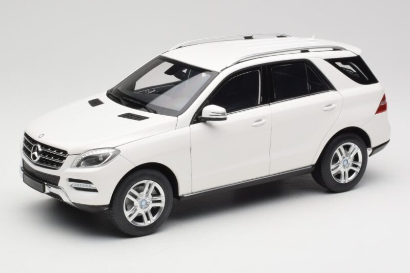 Mercedes ML W166 Branco Minichamps 1:18 100030101 Metal