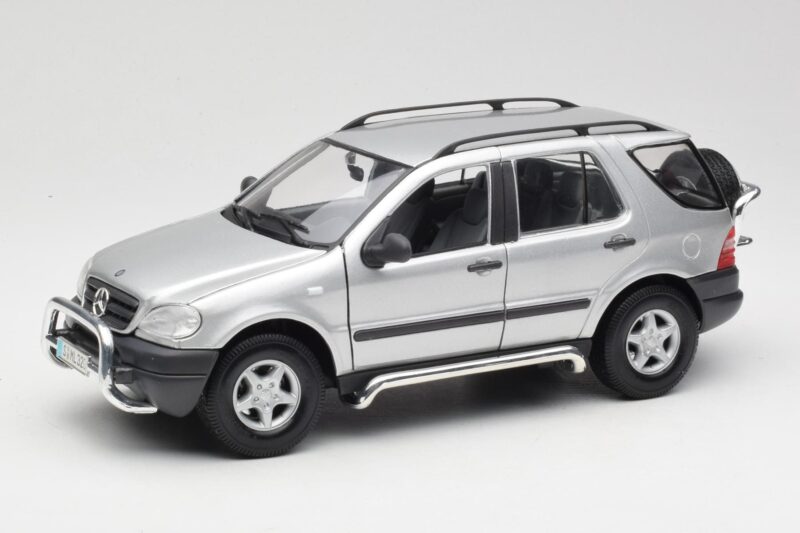 Mercedes ML320 W163 Prateado Maisto 1:18 50319 Metal