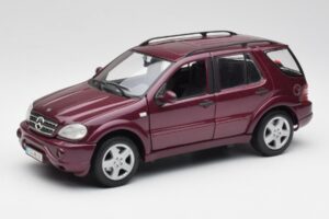 Mercedes ML55 AMG W163 Roxo Maisto 1:18 31876 Metal