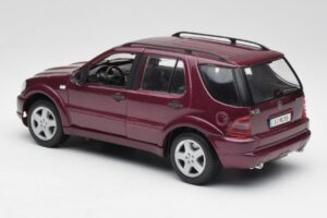 Mercedes ML55 AMG W163 Roxo Maisto 1:18 31876 Metal - imagem 7 de 8