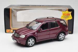 Mercedes ML55 AMG W163 Roxo Maisto 1:18 31876 Metal - imagem 8 de 8