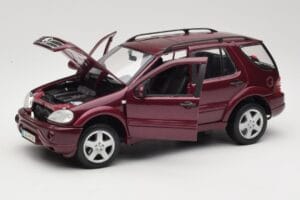 Mercedes ML55 AMG W163 Vermelho Maisto 1:18 50348 Metal - imagem 2 de 8