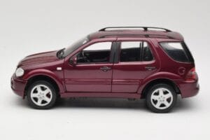 Mercedes ML55 AMG W163 Vermelho Maisto 1:18 50348 Metal - imagem 4 de 8
