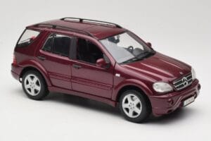 Mercedes ML55 AMG W163 Vermelho Maisto 1:18 50348 Metal - imagem 6 de 8