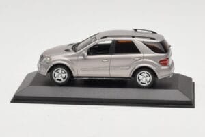 Mercedes ML63 AMG W164 Cinzento Metálico Minichamps 1:43 400034570 Metal