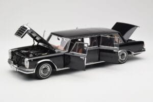 Mercedes 600 Pullman W100 Preto AUTOart 1:18 76197 Metal - imagem 2 de 8