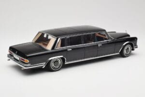 Mercedes 600 Pullman W100 Preto AUTOart 1:18 76197 Metal - imagem 3 de 8