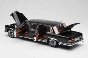 Mercedes 600 Pullman W100 Preto AUTOart 1:18 76197 Metal - imagem 5 de 8