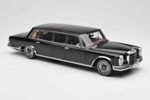 Mercedes 600 Pullman W100 Preto AUTOart 1:18 76197 Metal - imagem 6 de 8