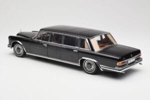 Mercedes 600 Pullman W100 Preto AUTOart 1:18 76197 Metal - imagem 7 de 8