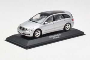 Mercedes R-Class W251 Iridium Silver Minichamps 1:43 B66962214 Metal - imagem 2 de 4