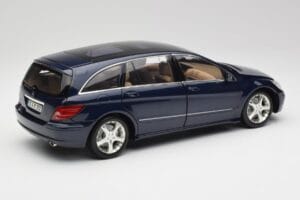 Mercedes R-Class W251 Tanzanite Azul Minichamps 1:18 150034600 Metal - imagem 3 de 8