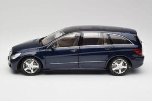 Mercedes R-Class W251 Tanzanite Azul Minichamps 1:18 150034600 Metal - imagem 4 de 8