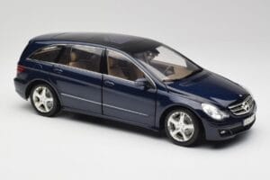 Mercedes R-Class W251 Tanzanite Azul Minichamps 1:18 150034600 Metal - imagem 6 de 8