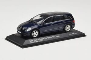 Mercedes R-Class W251 Tanzanite Blue Minichamps 1:43 B66962215 Metal - imagem 2 de 4