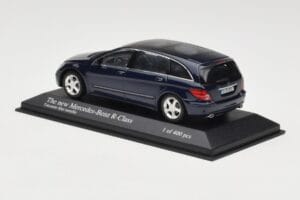 Mercedes R-Class W251 Tanzanite Blue Minichamps 1:43 B66962215 Metal - imagem 3 de 4