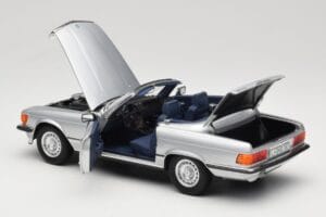 Mercedes R107 380 SL Prata Norev 1:18 183725 Metal - imagem 5 de 8