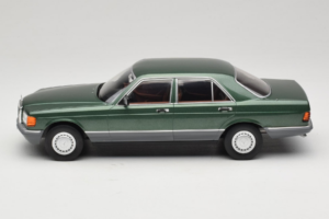 Mercedes S-Class W126 Metallic Green MCG 1:18 MCG18549 Metal - imagem 3 de 6