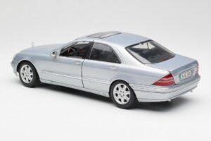 Mercedes S-Class W220 Azul Claro Maisto 1:18 56050 Metal - imagem 7 de 8
