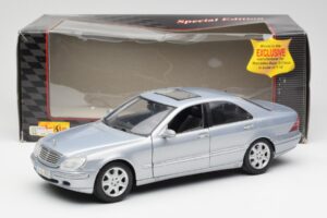 Mercedes S-Class W220 Azul Claro Maisto 1:18 56050 Metal - imagem 8 de 8