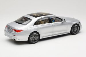 Mercedes S-Class W223 AMG Line Brilliant Silver Norev 1:18 183805 Metal - imagem 3 de 8