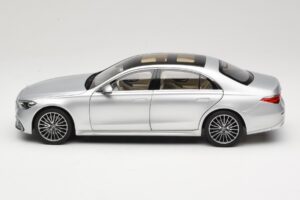 Mercedes S-Class W223 AMG Line Brilliant Silver Norev 1:18 183805 Metal - imagem 4 de 8
