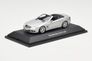 Mercedes SL 55 AMG R230 Prata Minichamps 1:43 B66962347 Metal - imagem 2 de 4