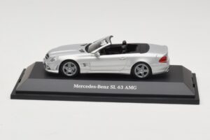 Mercedes SL 63 AMG R230 Silver Metallic Minichamps 1:43 B66960018 Metal