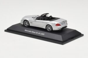 Mercedes SL 65 AMG R230 Prata Minichamps 1:43 B66960601 Metal - imagem 3 de 4