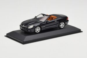 Mercedes SL R230 Preto Minichamps 1:43 B66961922 Metal - imagem 2 de 4