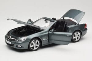 Mercedes SL R230 Amiant Green Minichamps 1:18 B66962389 Metal - imagem 2 de 8