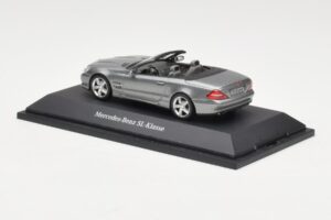 Mercedes SL R230 Palladium Silver Metallic Minichamps 1:43 B66962390 Metal - imagem 3 de 4