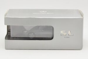 Mercedes SL R230 Palladium Silver Metallic Minichamps 1:43 B66962390 Metal - imagem 4 de 4