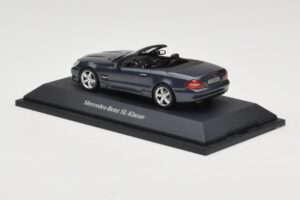 Mercedes SL R230 Tenorit Grey Metallic Minichamps 1:43 B66962392 Metal - imagem 3 de 4