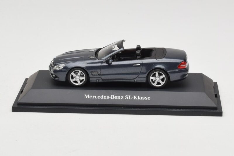 Mercedes SL R230 Tenorit Grey Metallic Minichamps 1:43 Mercedes SL R230 Tenorit Grey Metallic Minichamps 1:43 B66962392 Metal