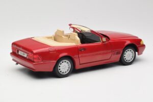 Mercedes SL500 R129 Vermelho Revell 1:18 08927 Metal - imagem 3 de 8