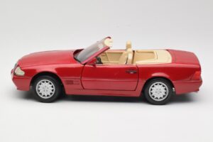 Mercedes SL500 R129 Vermelho Revell 1:18 08927 Metal - imagem 4 de 8