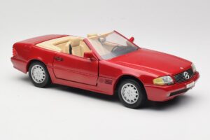 Mercedes SL500 R129 Vermelho Revell 1:18 08927 Metal - imagem 6 de 8
