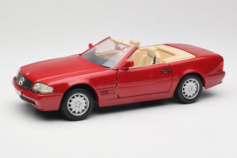 Mercedes SL500 R129 Vermelho Revell 1:18 08927 Metal