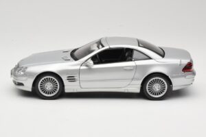 Mercedes SL55 AMG R230 Prata Maisto 1:18 36894 Metal - imagem 4 de 8
