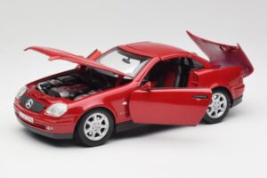 Mercedes SLK 230 R170 Vermelho Maisto 1:18 56023 Metal - imagem 3 de 9