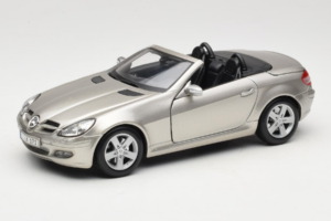 Mercedes SLK R171 Bronze Claro Metalizado Maisto 1:18 31674-R1 Metal